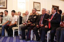 Președintele Timofti a înmânat distincții de stat, în cadrul unei ceremonii oficiale