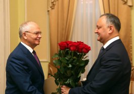 Moldovan president meets Russian envoy