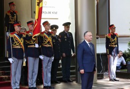 Igor Dodon a conferit distincţii de stat Gărzii de Onoare cu prilejul marcării a 25 de ani de la formare