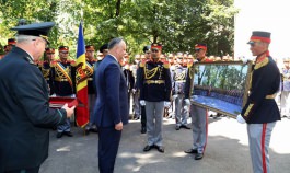 Igor Dodon a conferit distincţii de stat Gărzii de Onoare cu prilejul marcării a 25 de ani de la formare