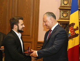 Moldovan president awards state distinctions to band for excellent performance at international song contest