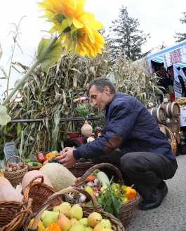 Președintele țării a participat la sărbătoarea ”Toamna de Aur - la Nistru, la mărgioară” în satul Coșnița, raionul Dubăsari