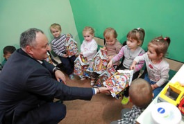 Igor Dodon a vizitat grădinițele de copii din satele Vădeni și Volovița, raionul Soroca