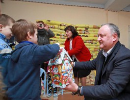 Igor Dodon a vizitat grădinițele de copii din satele Vădeni și Volovița, raionul Soroca