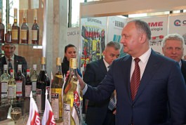 Igor Dodon visited the exhibition "Expovin Moldova-2018"