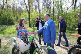 Șeful statului a participat la deschiderea Campionatului Europei Centrale la motociclism și la Campionatul deschis la motocross, în memoria lui Iurii Gagarin  