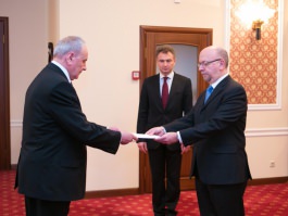 Nicolae Timofti received the accreditation letters of the Greek Ambassador to Moldova Vassilis Papadopoulos