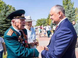 Президент страны возложил цветы на Мемориальном комплексе «Вечность» и «Шерпенский плацдарм»