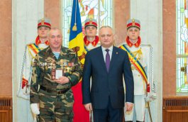 Șeful statului a conferit Crucea comemorativă „Participant la acțiunile de luptă din Afganistan (1979-1989)” unui grup de veterani