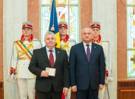 Șeful statului a conferit Crucea comemorativă „Participant la acțiunile de luptă din Afganistan (1979-1989)” unui grup de veterani