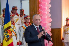 Igor Dodon a participat la aniversarea a 75-a de la înființarea Liceului Teoretic “Nicolae Gogol”