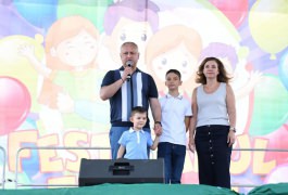 Igor Dodon împreună cu familia a participat la Festivalul Familiei