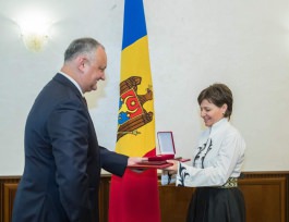 Igor Dodon a conferit distincții de stat președinților diasporei din Atena și Kursk