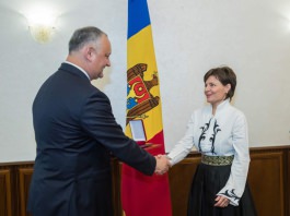 Igor Dodon a conferit distincții de stat președinților diasporei din Atena și Kursk