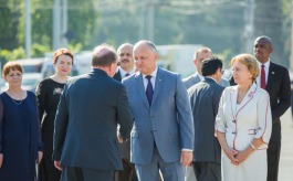 Igor Dodon laid flowers at Stephen the Great Monument