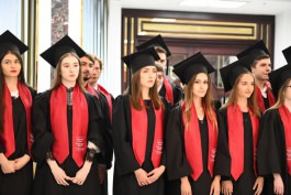 More than 250 graduates from all over the country received "Diploma of Honor" of the President of the Republic of Moldova