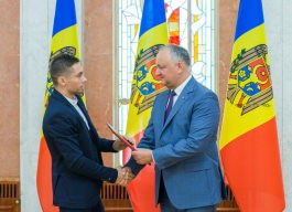 Igor Dodon a înmînat distincții de stat unui grup de sportivi și antrenori