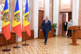 Igor Dodon a conferit Diploma de Onoare a Președintelui Republicii Moldova unui grup de tineri