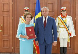 Igor Dodon a înmînat Diploma de Onoare a Președintelui mai multor cadre didactice