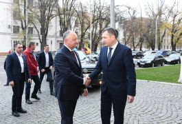 Igor Dodon i-a prezenentat pe noul prim-ministru, ministrul Afacerilor Interne, ministrul Finanţelor și ministrul Apărării angajaților instituțiilor de resort