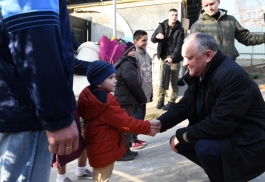 Igor Dodon a vizitat un cuplu longeviv și două familii cu mulți copii din municipiul Cahul