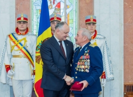 Igor Dodon a înmînat distincții de stat