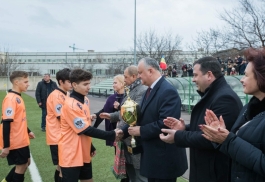 Igor Dodon a înmînat Cupa Președintelui învingătorilor turneului de fotbal între liceeni