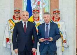 Igor Dodon a înmînat înalte distincții de stat