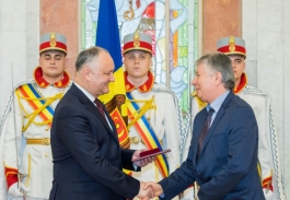 Igor Dodon a înmînat înalte distincții de stat