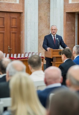 Igor Dodon a înmînat înalte distincții de stat