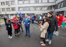 Президент принял участие в церемонии передачи первой партии гуманитарной помощи из Румынии 