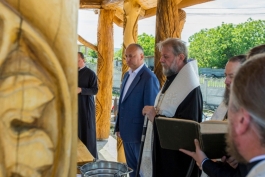 Igor Dodon a participat la slujba de sfințire a fîntînii restaurate din satul Sadova