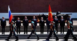 Igor Dodon laid flowers at Tomb of Unknown Soldier in Alexander Garden, Moscow