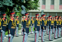 Șeful statului a participat la Ceremonia de decorare a contingentului Armatei Naţionale care a participat la parada militară de la Moscova 