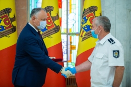 Igor Dodon a conferit distincții de stat unui grup de colaboratori ai structurilor de forță