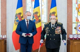 Președințele țării a înmânat înalte distincții de stat unui grup de cetățeni din domeniul militar