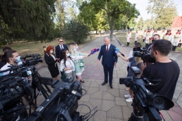 Высшее руководство страны возложило цветы к памятнику «Скорбящая мать» на мемориальном комплексе «Вечность»