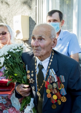 Глава государства вручил Орден Республики двум ветеранам в Сынджерейском районе