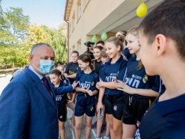 Igor Dodon a participat la festivitatea de redeschidere a unui bloc al Liceului Teoretic „Ivan Vazov” din raionul Taraclia