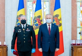 Igor Dodon a înmânat înalte distincții de stat unui grup de cetățeni