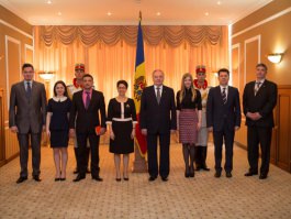 Moldovan president receives accreditation letters of two new envoys