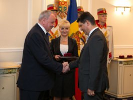 Moldovan president decorates more EU foreign ministers