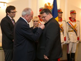 Moldovan president decorates more EU foreign ministers