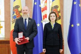 President Maia Sandu awarded the "Order of Honour" distinction to the director of the USAID Mission, Scott Hocklander, at the end of his mandate.