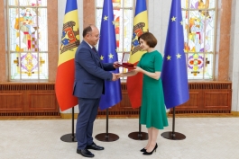 President Maia Sandu awarded the "Order of Honor" to the former Minister of Foreign Affairs of Romania, Bogdan Aurescu