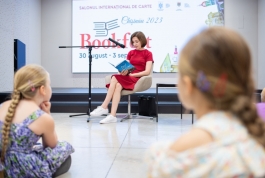 Șefa statului a vizitat Bookfest și a citit copiilor un fragment din „Micul Prinț”