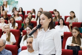 1 сентября  Президент Майя Санду побеседовала со студентами факультета журналистики МГУ