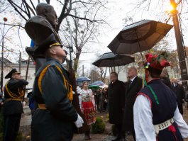 Moldovan president attends unveiling bust of Polish Marshal