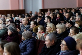  Глава государства посетила концерт в Кэлэрашь, организованный в рамках кампании «Домой на Рождество!»