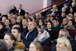  Глава государства посетила концерт в Кэлэрашь, организованный в рамках кампании «Домой на Рождество!»